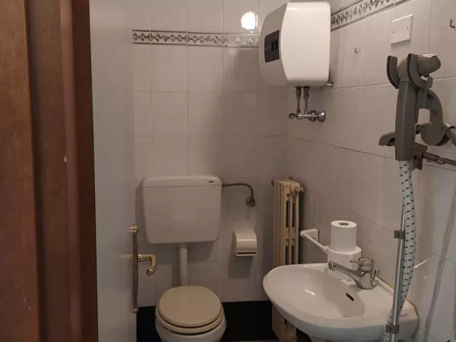 Immagine 12 di Negozio in affitto  a Piove Di Sacco