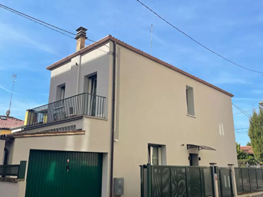 Immagine 1 di Villetta a schiera in vendita  in Via seravalle a Venezia