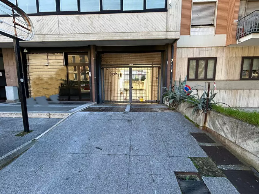 Immagine 1 di Garage in vendita  in Viale Japigia 39 a Lecce