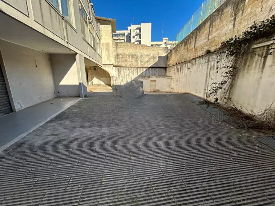 Immagine 3 di Garage in vendita  in Viale Japigia 39 a Lecce