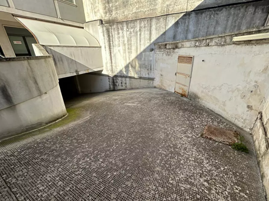 Immagine 4 di Garage in vendita  in Viale Japigia 39 a Lecce