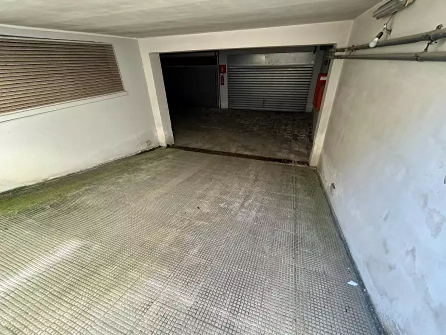Immagine 5 di Garage in vendita  in Viale Japigia 39 a Lecce