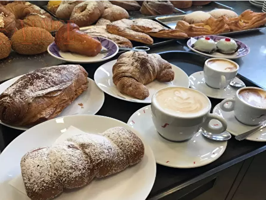 Immagine 4 di Attività commerciale in vendita  a Venezia