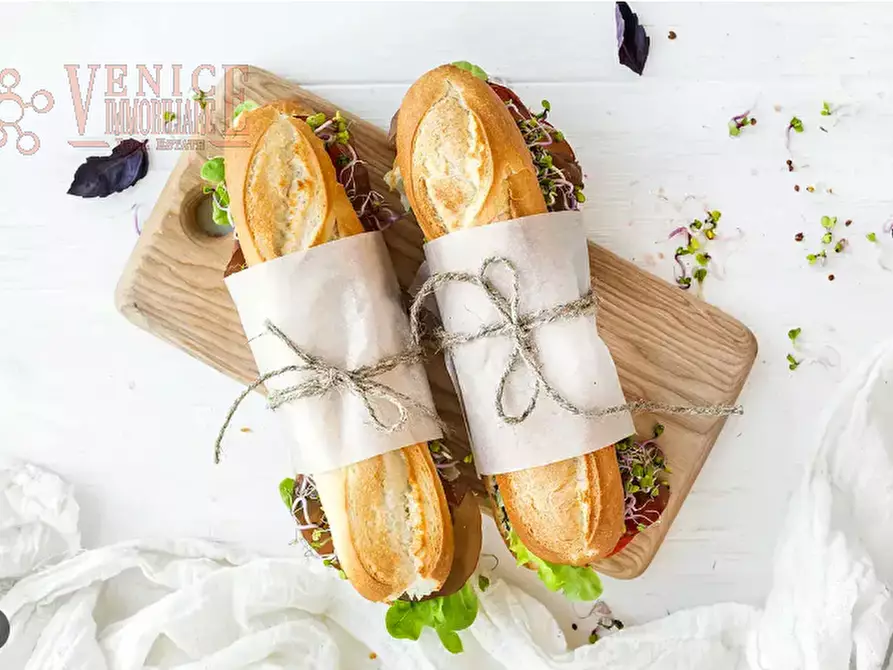 Immagine 6 di Attività commerciale in vendita  a Venezia