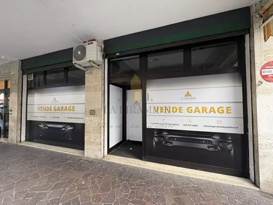Immagine 1 di Garage in vendita  in ZONA OSPEDALE MILITARE CENTRO RIF 601 a Padova