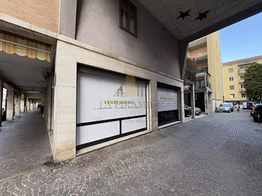 Immagine 2 di Garage in vendita  in ZONA OSPEDALE MILITARE CENTRO RIF 980 a Padova