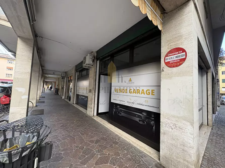 Immagine 3 di Garage in vendita  in ZONA OSPEDALE MILITARE CENTRO RIF 980 a Padova