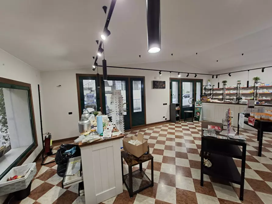 Immagine 4 di Negozio in affitto  in Via cesare battisti a Mira