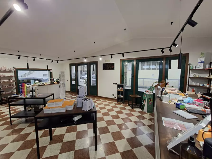 Immagine 5 di Negozio in affitto  in Via cesare battisti a Mira