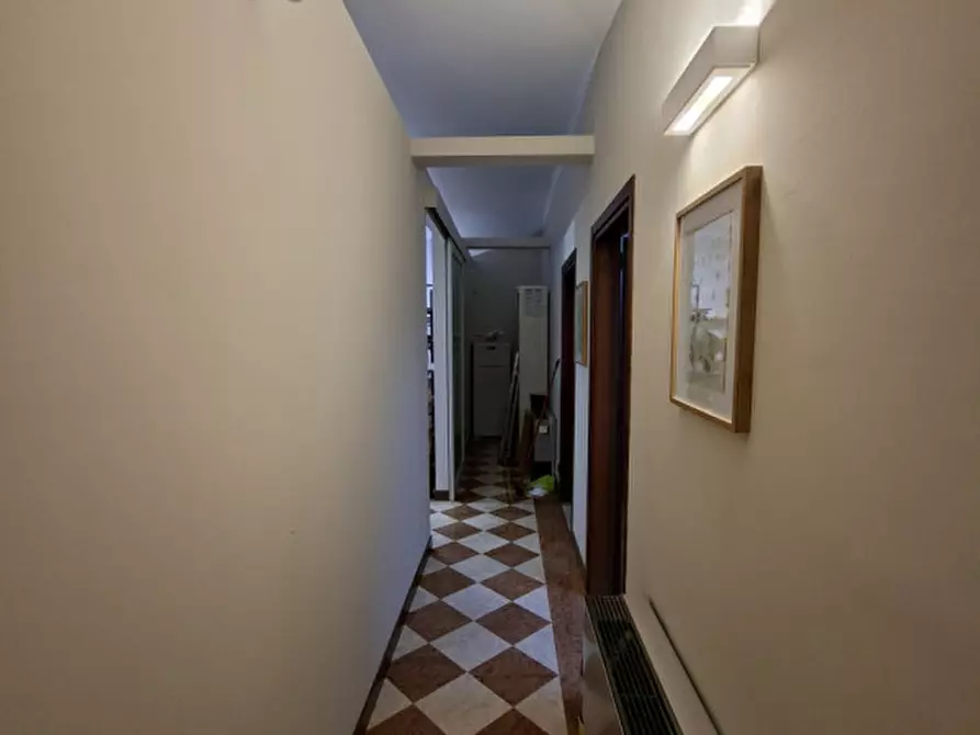 Immagine 9 di Negozio in affitto  in Via cesare battisti a Mira