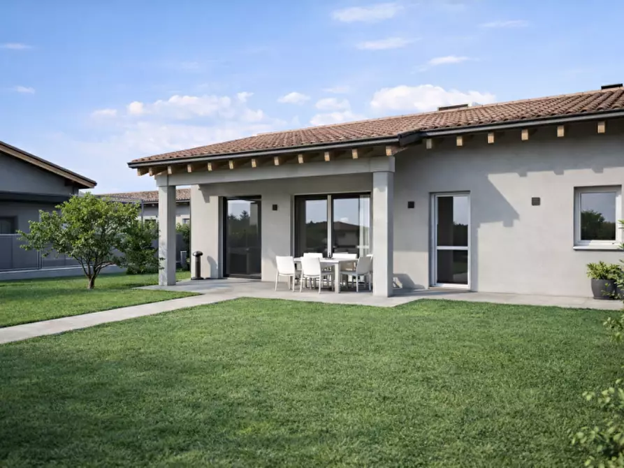 Immagine 3 di Villa in vendita  in via cattaneo a Montichiari