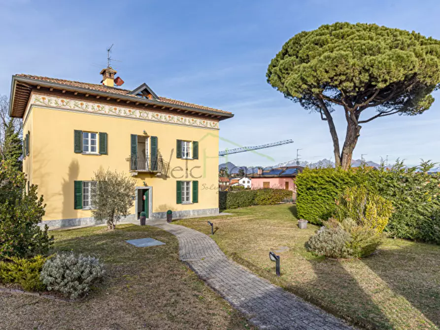 Immagine 1 di Appartamento in vendita  in Alzate Brianza Via della Noce 116 a Alzate Brianza