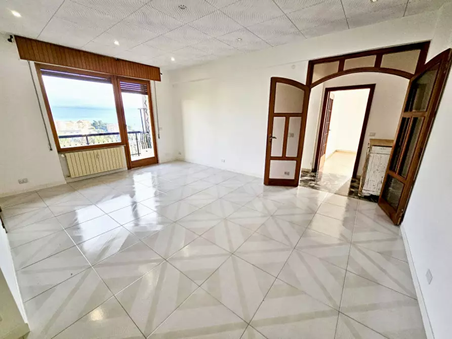 Immagine 5 di Appartamento in vendita  in Via Amendola a Savona