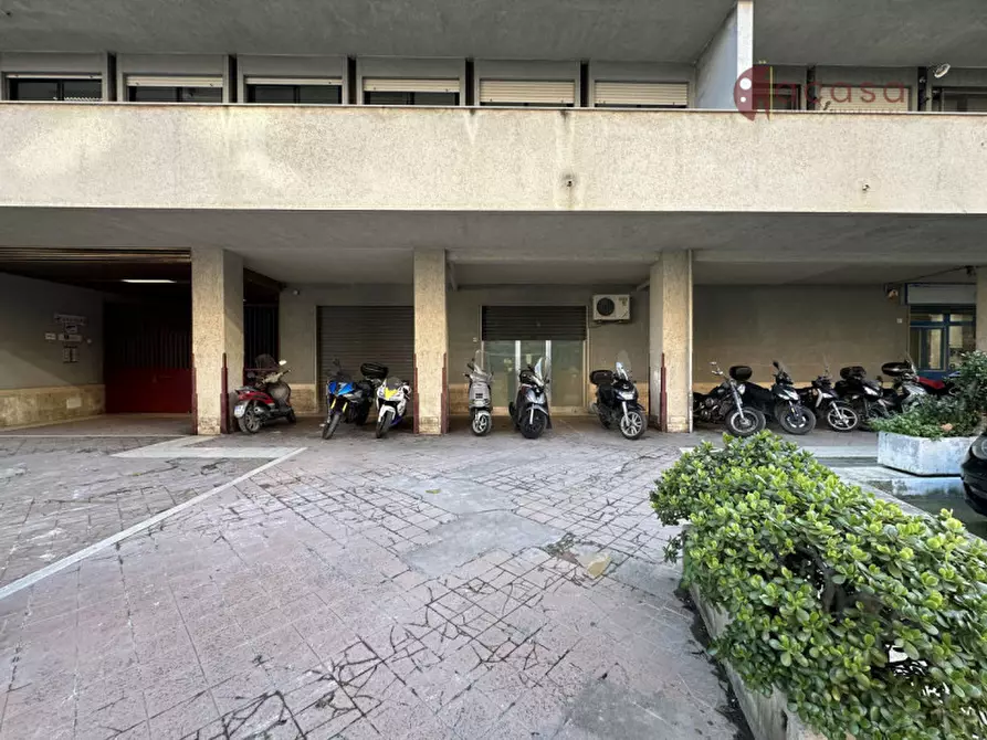 Immagine 2 di Negozio in vendita  in Via dei Cantieri 45 a Palermo