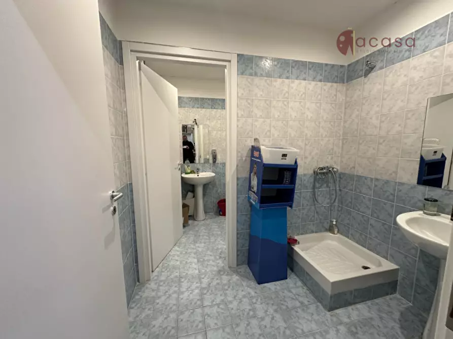 Immagine 10 di Negozio in vendita  in Via dei Cantieri 45 a Palermo