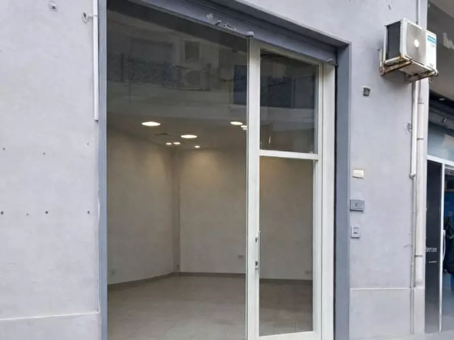 Immagine 1 di Negozio in vendita  in Corso Alcide de Gasperi a Castellammare Di Stabia