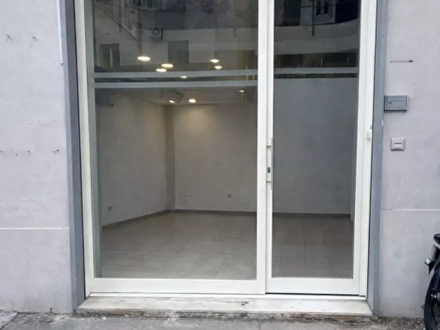 Immagine 3 di Negozio in vendita  in Corso Alcide de Gasperi a Castellammare Di Stabia