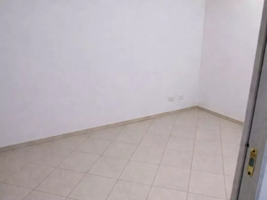 Immagine 4 di Negozio in vendita  in Corso Alcide de Gasperi a Castellammare Di Stabia