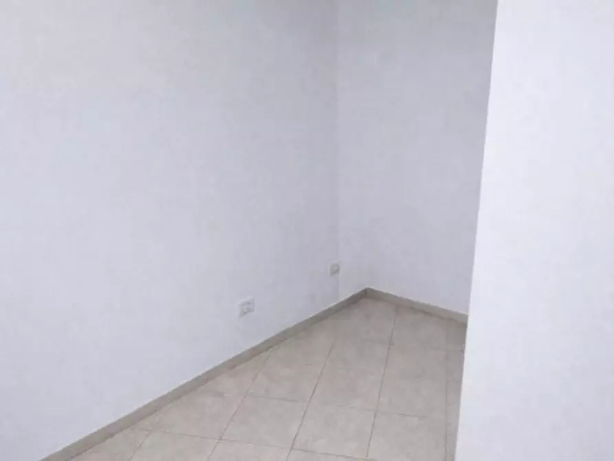 Immagine 5 di Negozio in vendita  in Corso Alcide de Gasperi a Castellammare Di Stabia