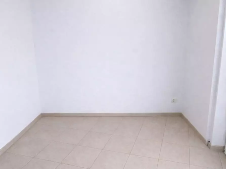 Immagine 6 di Negozio in vendita  in Corso Alcide de Gasperi a Castellammare Di Stabia