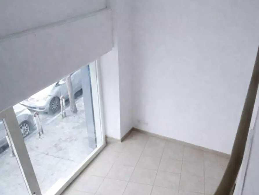 Immagine 9 di Negozio in vendita  in Corso Alcide de Gasperi a Castellammare Di Stabia