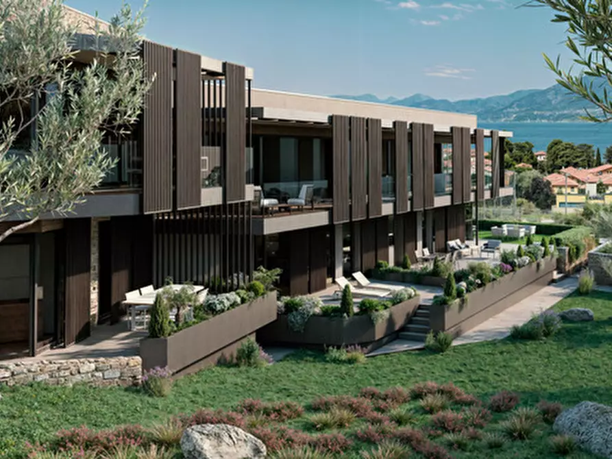 Immagine 4 di Villa in vendita  in Via Gioacchino Rossini a Torri Del Benaco