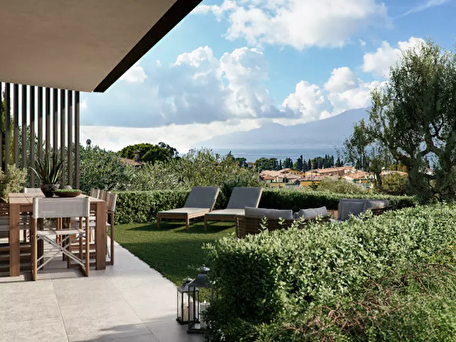 Immagine 5 di Villa in vendita  in Via Gioacchino Rossini a Torri Del Benaco