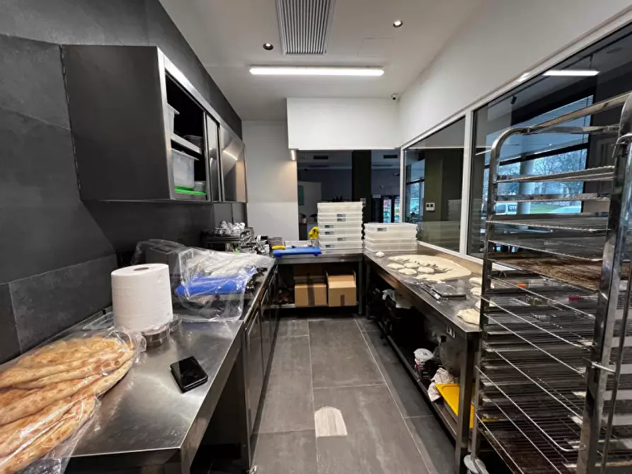 Immagine 5 di Attività commerciale in vendita  in Via Masaccio a Brescia