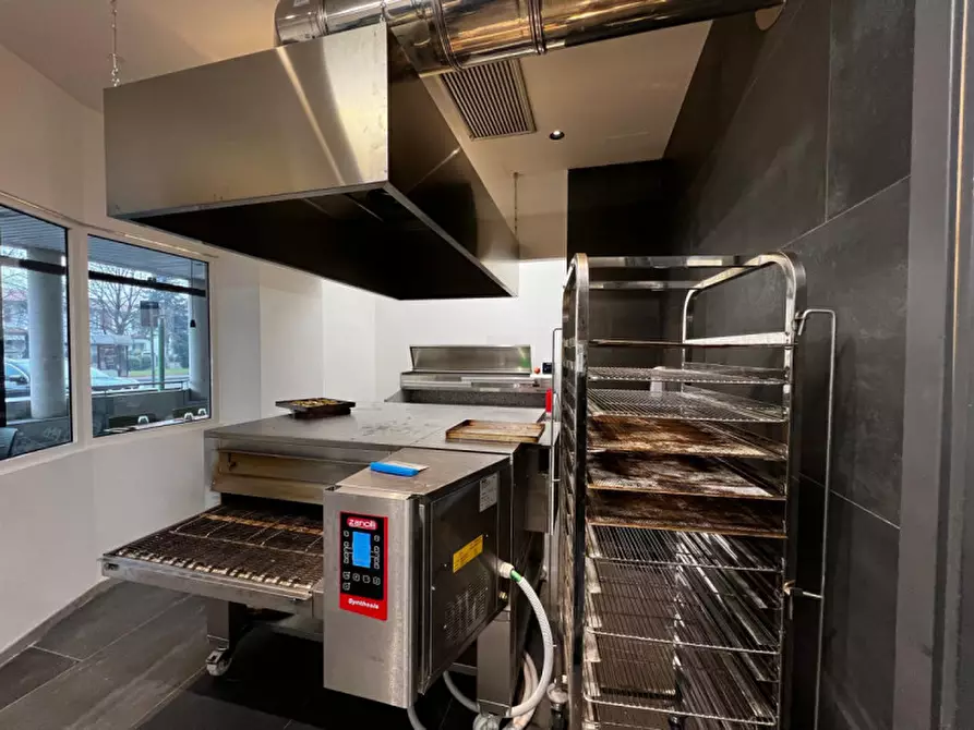 Immagine 6 di Attività commerciale in vendita  in Via Masaccio a Brescia