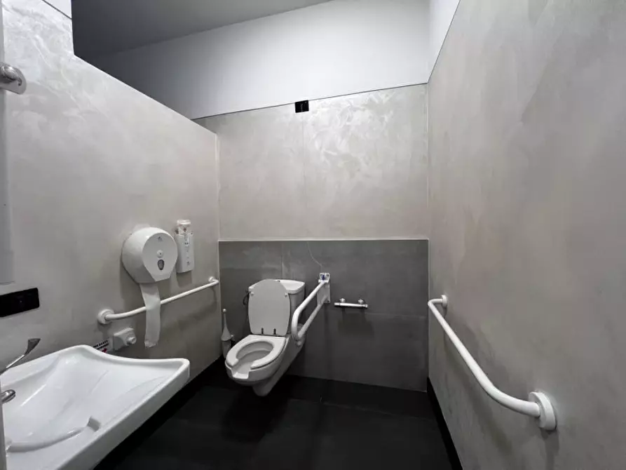 Immagine 19 di Attività commerciale in vendita  in Via Masaccio a Brescia