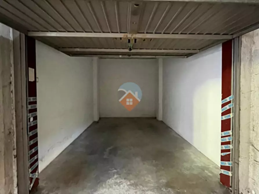 Immagine 1 di Garage in vendita  in Via Unione a Rovereto