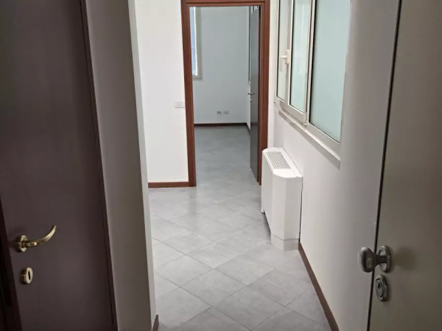 Immagine 17 di Ufficio in affitto  in Via Golfo dei Poeti, 1 a Parma