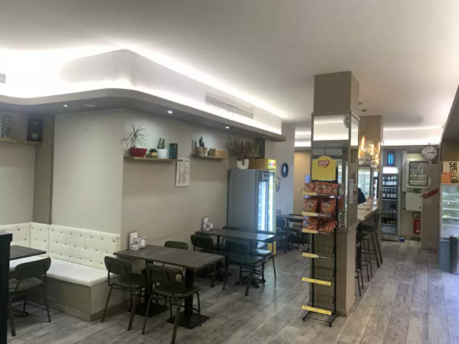 Immagine 2 di Attività commerciale in vendita  in VIA VERACINI a Firenze