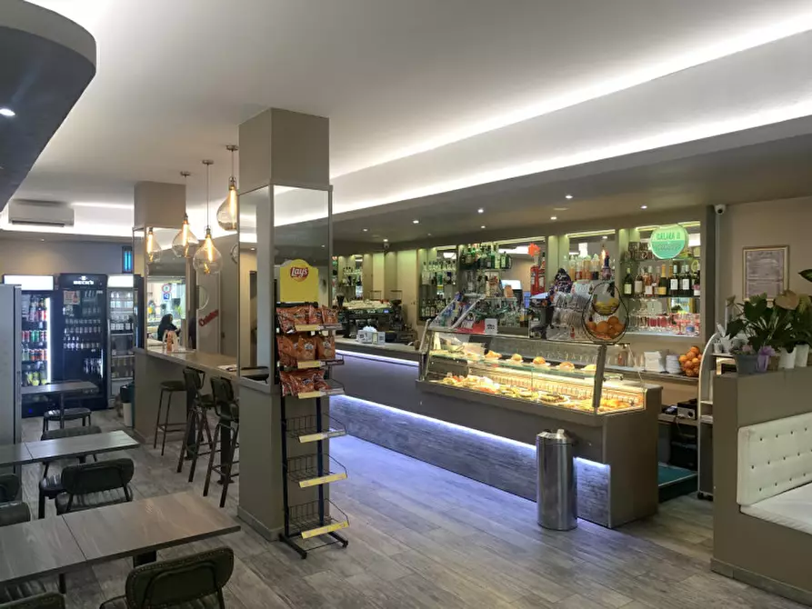 Immagine 3 di Attività commerciale in vendita  in VIA VERACINI a Firenze