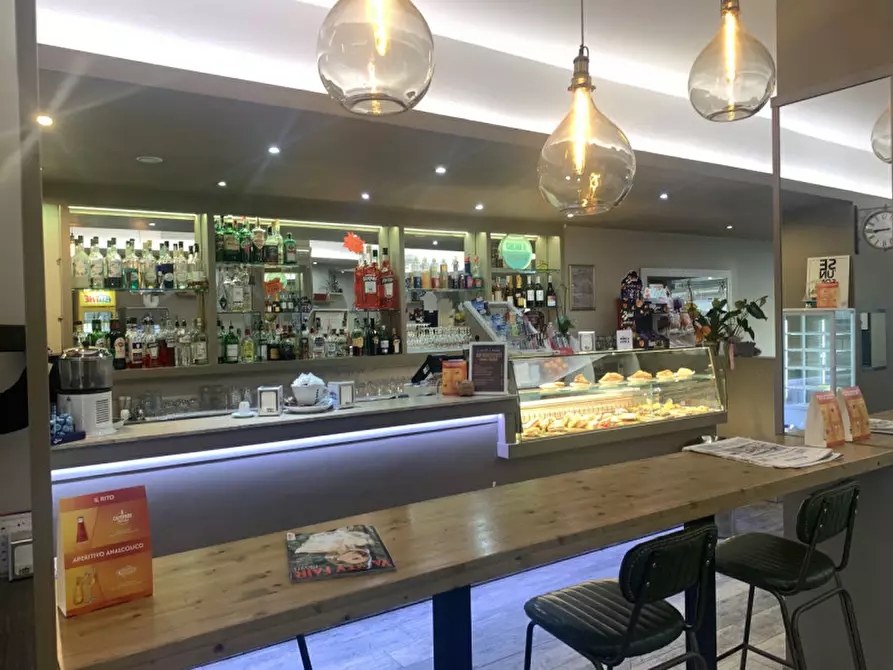 Immagine 4 di Attività commerciale in vendita  in VIA VERACINI a Firenze