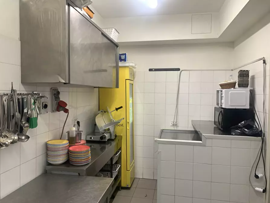 Immagine 9 di Attività commerciale in vendita  in VIA VERACINI a Firenze