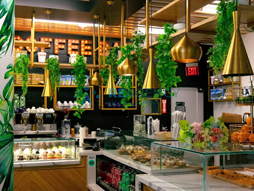 Immagine 2 di Attività commerciale in vendita  a Caldogno