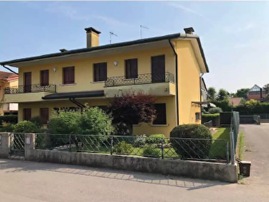 Immagine 1 di Casa bifamiliare in vendita  in Via Giacomo Matteotti, 9 a Istrana