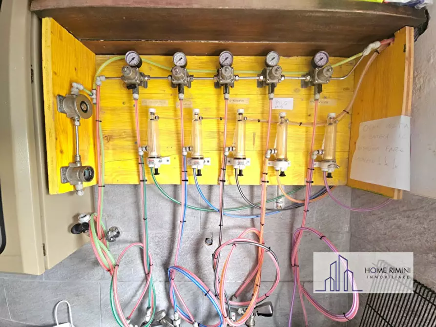 Immagine 14 di Negozio in vendita  in viale mantova 14 a Rimini