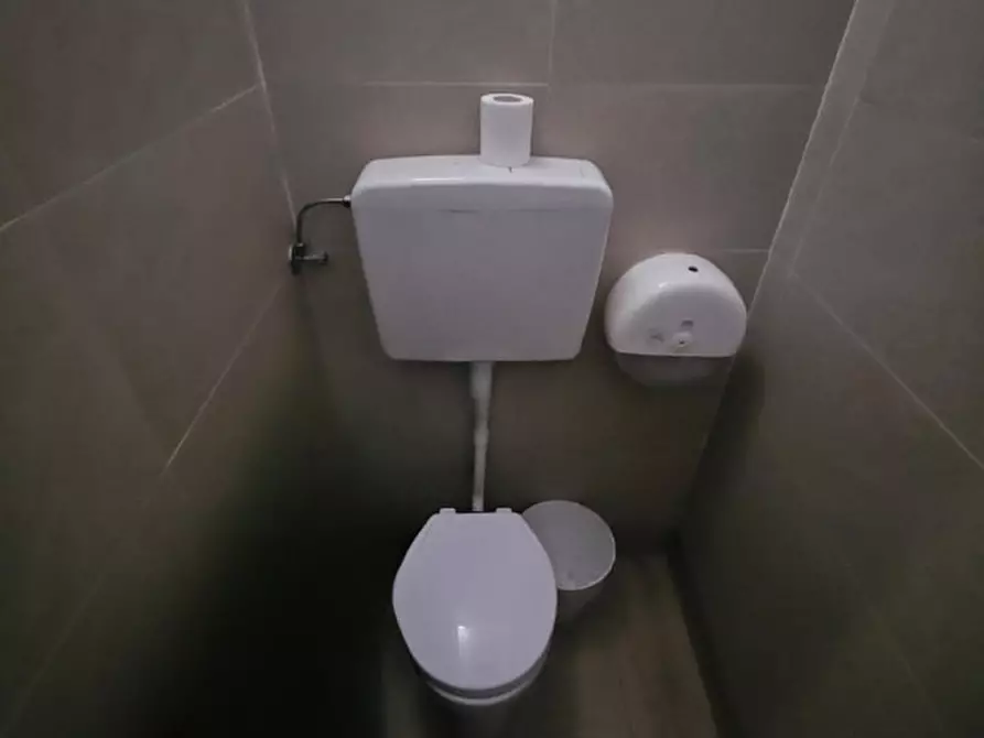 Immagine 21 di Negozio in vendita  in viale mantova 14 a Rimini