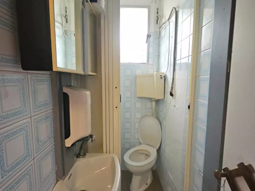 Immagine 23 di Negozio in vendita  in viale mantova 14 a Rimini