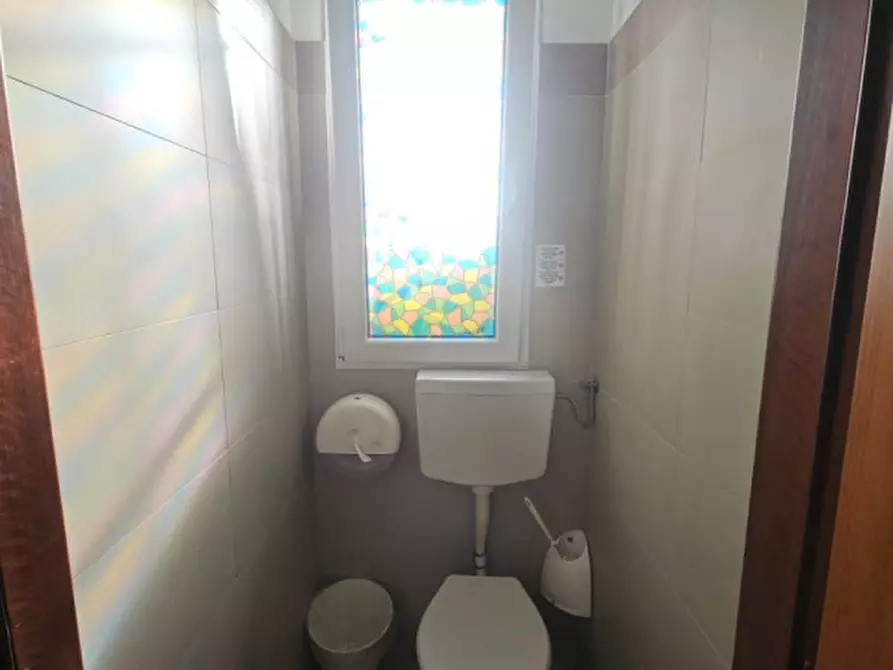 Immagine 25 di Negozio in vendita  in viale mantova 14 a Rimini