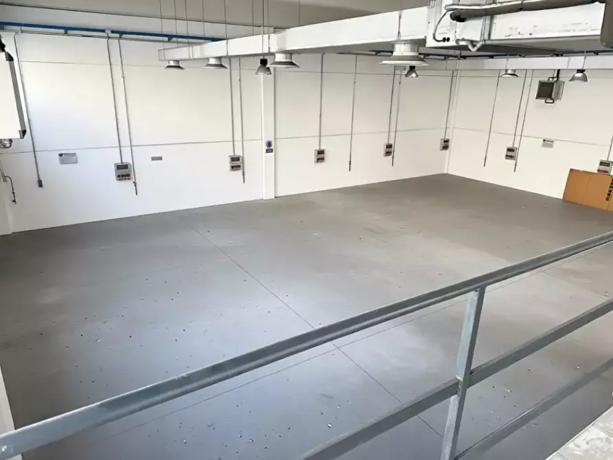 Immagine 3 di Capannone industriale in vendita  in Via Strà a Colognola Ai Colli