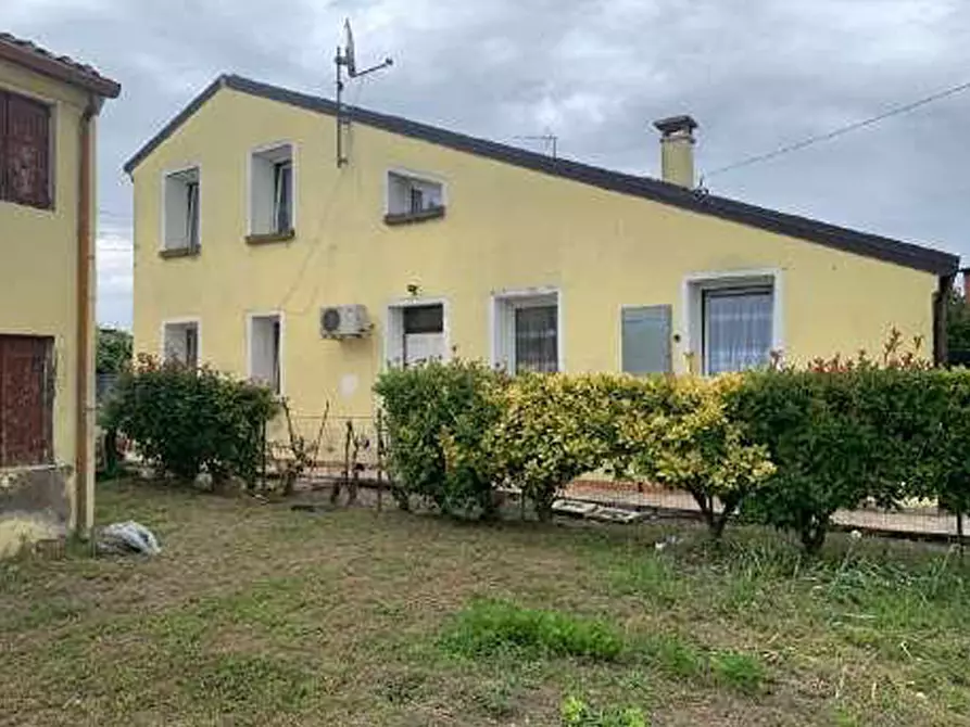 Immagine 1 di Casa indipendente in vendita  in Via Giacomo Leopardi 409/2 a Castagnaro