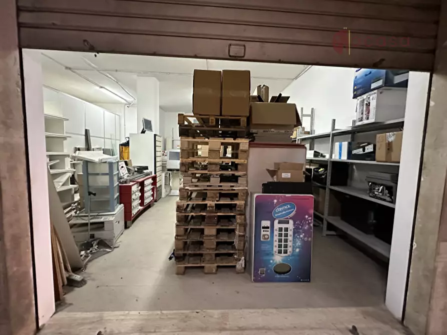 Immagine 4 di Negozio in vendita  in Via dei cantieri 43 a Palermo