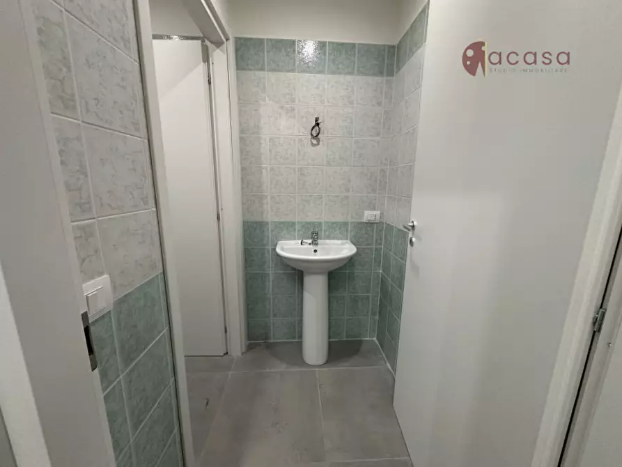 Immagine 12 di Negozio in vendita  in Via dei cantieri 43 a Palermo