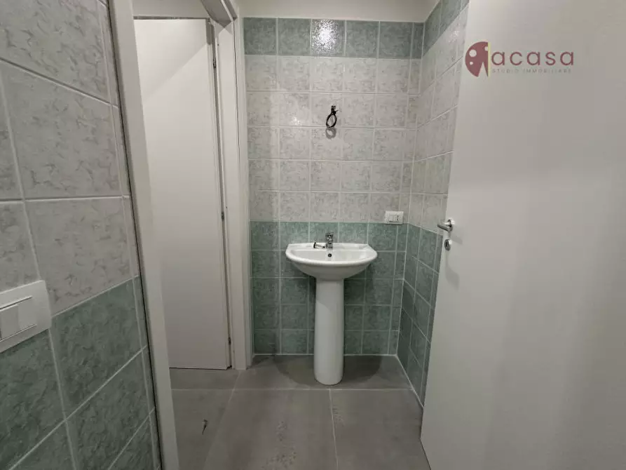 Immagine 13 di Negozio in vendita  in Via dei cantieri 43 a Palermo