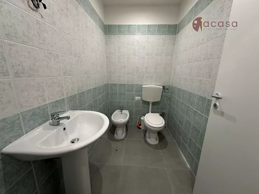 Immagine 14 di Negozio in vendita  in Via dei cantieri 43 a Palermo