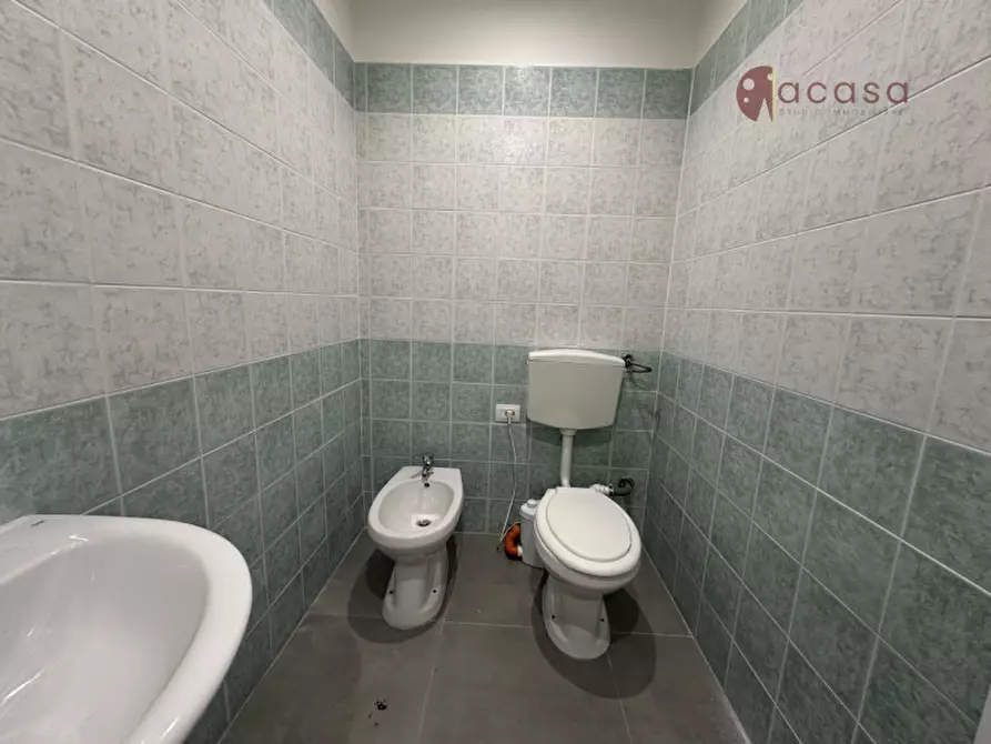 Immagine 15 di Negozio in vendita  in Via dei cantieri 43 a Palermo