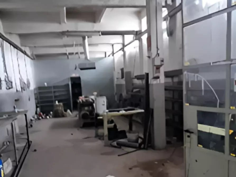 Immagine 3 di Loft/Open space in vendita  in Via Piave 4/6 a Borgomanero